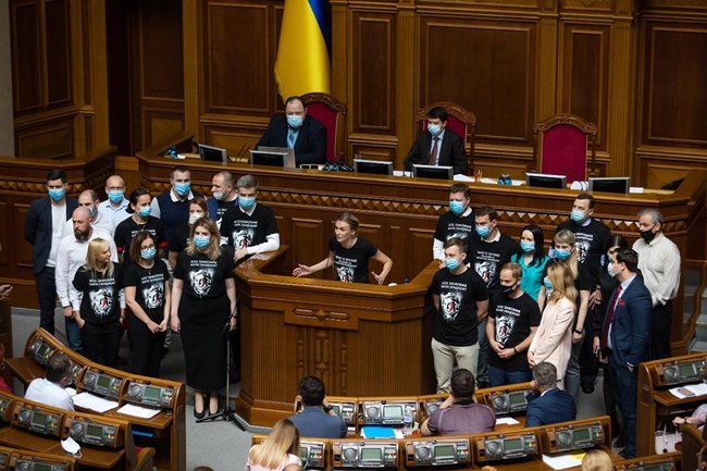 Рада вшанувала хвилиною мовчання память активістки Катерини Гандзюк 02