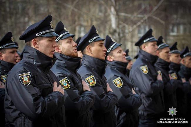 Патрульну поліцію Миколаєва поповнили 67 новобранців 03
