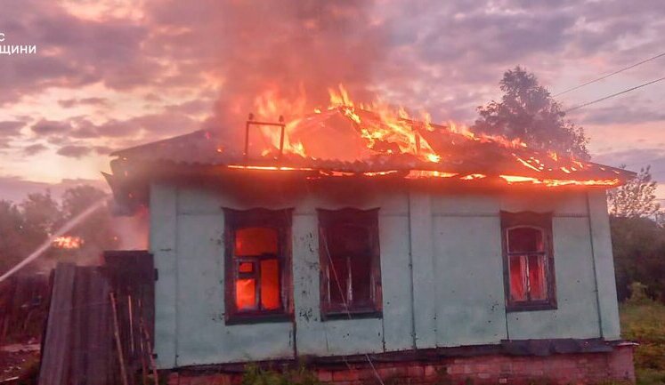 Russia strikes residential area in Sumy region: fire breaks out. VIDEO+PHOTOS