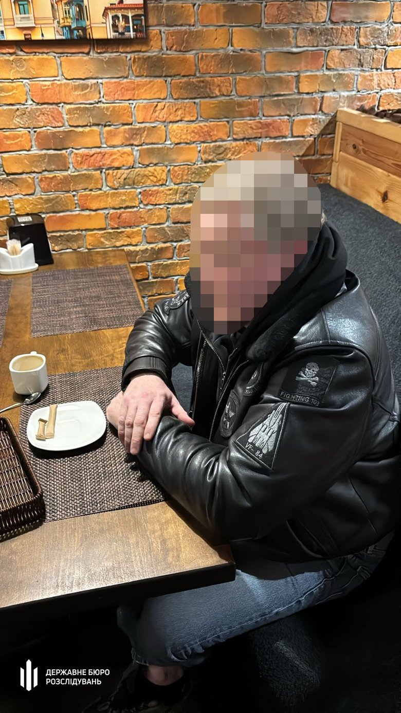 Вымогал у военнослужащего ТЦК $100 тыс.