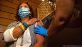 Израиль лидирует по темпам вакцинации от коронавируса