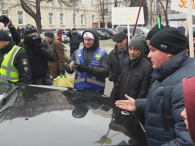 Вимагаємо референдум, - мітингувальники проти ринку землі перекрили кілька вулиць біля Верховної Ради 01