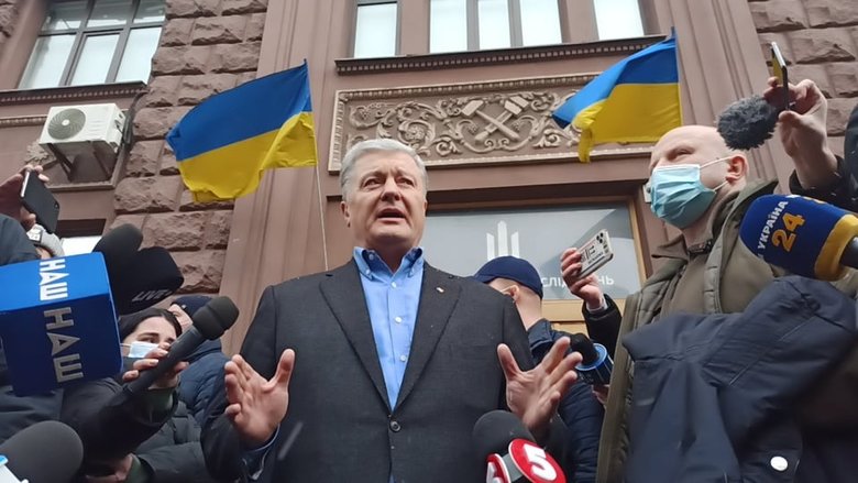 Poroshenko Refuses To Testify At SBI, Leaves Its Building 04