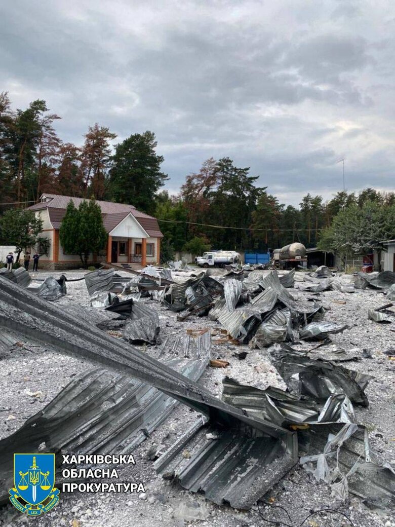 Последствия обстрела Чугуевского района Харьковщины: Под огонь российских оккупантов попали завод и гаражный кооператив 06
