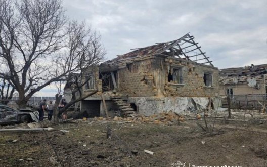 Російські атаки на Запорізький район: четверо поранених, пошкоджено будинки, авто та соціальний об’єкт. ФОТОрепортаж