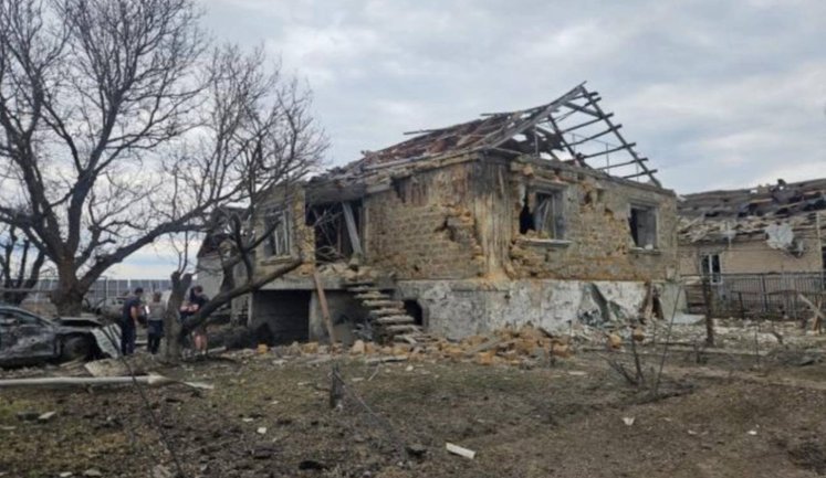 Російські атаки на Запорізький район: четверо поранених, пошкоджено будинки, авто та соціальний об’єкт. ФОТОрепортаж