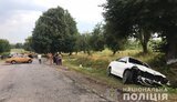 BMW выбросило на обочину после столкновения: иномарка, за рулем которой была беременная, после ДТП насмерть сбила двух женщин. ФОТОрепортаж