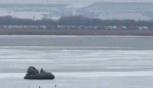 Пограничники спасли двух подростков, провалившихся под лед на Одесчине. ВИДЕО
