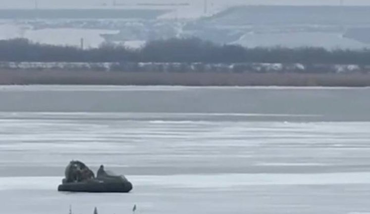 Пограничники спасли двух подростков, провалившихся под лед на Одесчине. ВИДЕО