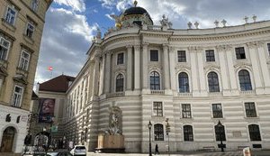 В Австрии запретили выходить на улицу, нарушителей ждет штраф свыше €2000