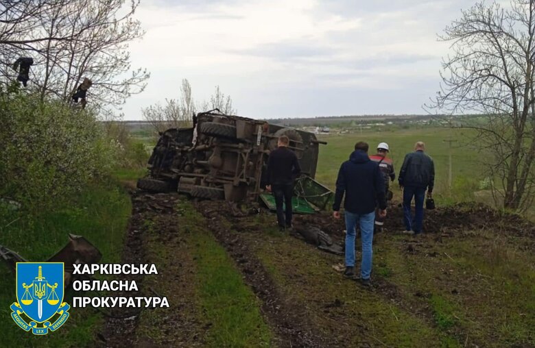 Car of power engineers hit a mine in Kharkiv region: 1 person killed, 4 wounded 01