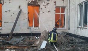 У Кропивницькому внаслідок обстрілів пошкоджена будівля та пожежно-рятувальна техніка ДСНС. ФОТОрепортаж