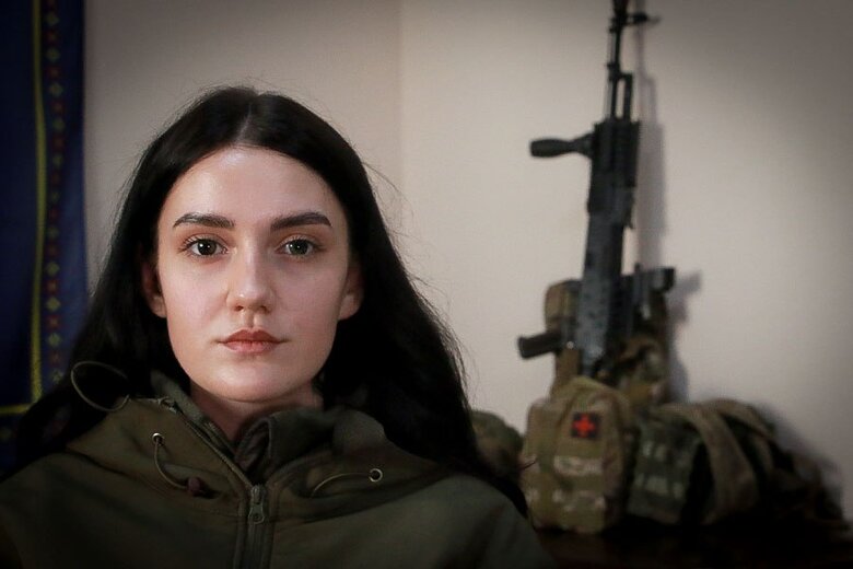 Заступник командира стрілецької роти Марія Іщенко: Щоб вибратись із Маріуполя, пішли пішки до Мелекіного. Це понад 20 кілометрів. Але в Мелекіному уже була русня 05