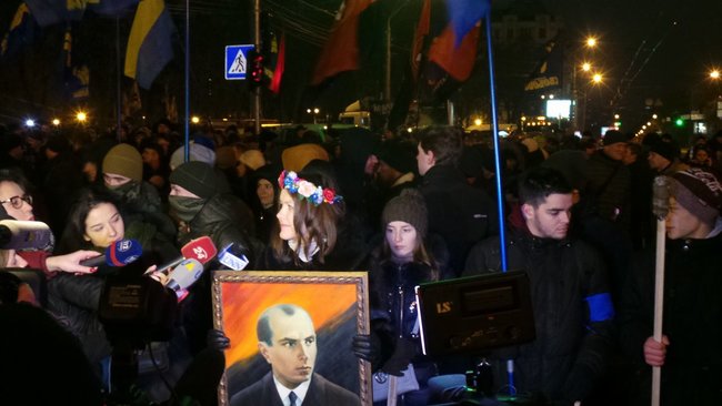 Факельное шествие в честь дня рождения Степана Бандеры прошло в Киеве 04