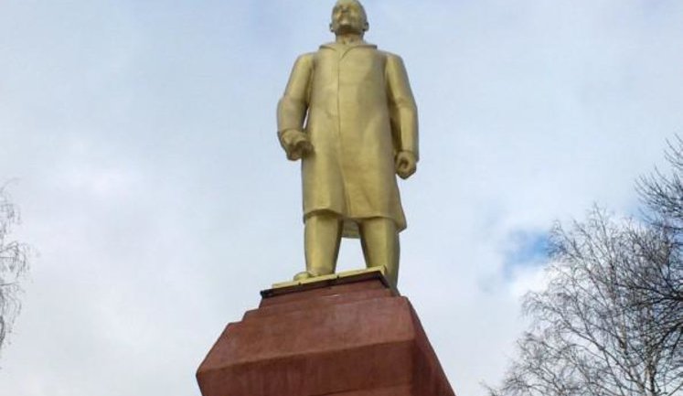 New Lenin Installed in Akhtyrka. PHOTO