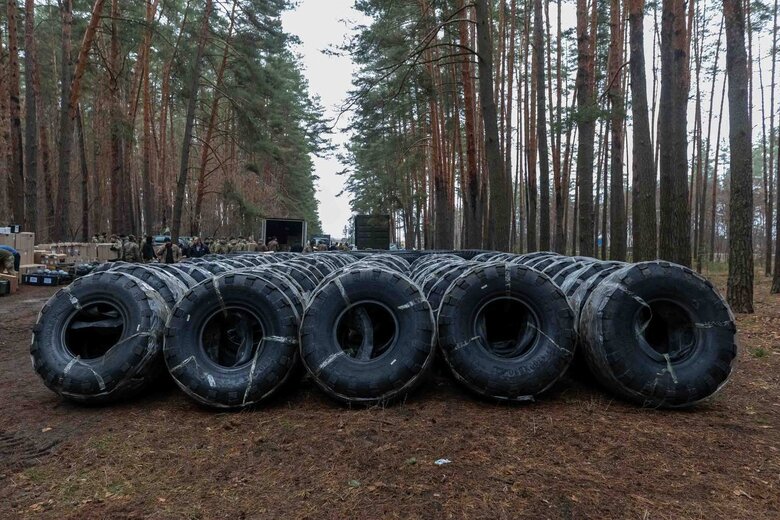 Допомога Порошенка фронту