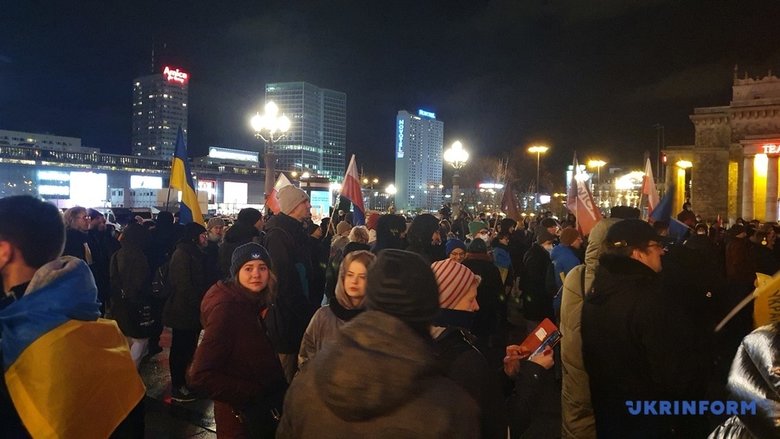 У центрі Варшави відбулася акція на підтримку України 10