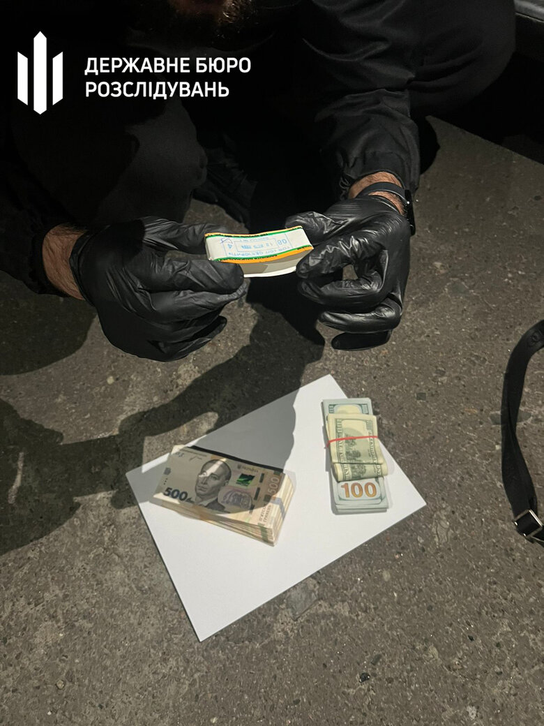 ДБР викрило начальника Тернопільського РТЦК, який вимагав у підприємця хабар