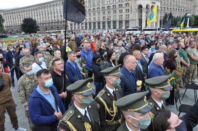 С погибшим Героем Украины Тарасом Матвиивым простились на Майдане Незалежности в Киеве 07