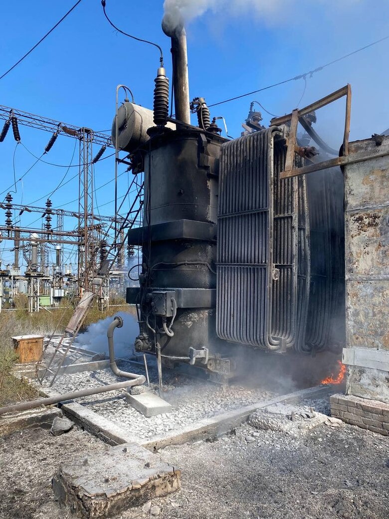 Рашисти зранку завдали удару по Слов’янській ТЕС. Під час гасіння пожежі рятувальники потрапили під обстріл 02 Рашисти зранку завдали удару по Слов’янській ТЕС. Під час гасіння пожежі рятувальники потрапили під обстріл 02