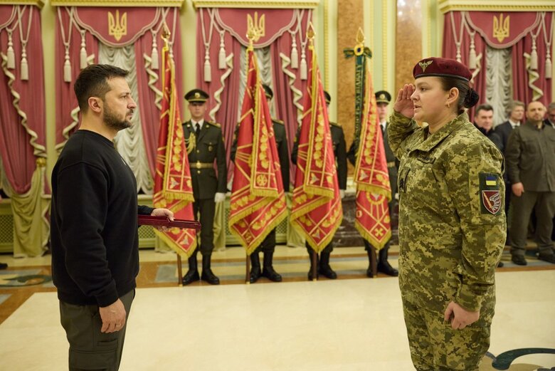 Zelenskyy presents state awards on occasion of Day of Airborne Assault Forces 18 Zelenskyy presents state awards on occasion of Day of Airborne Assault Forces 18