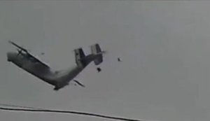 В РФ упал Ан-22 "Антей": тяжелый транспортный самолет развалился в воздухе, все погибли. ВИДЕО