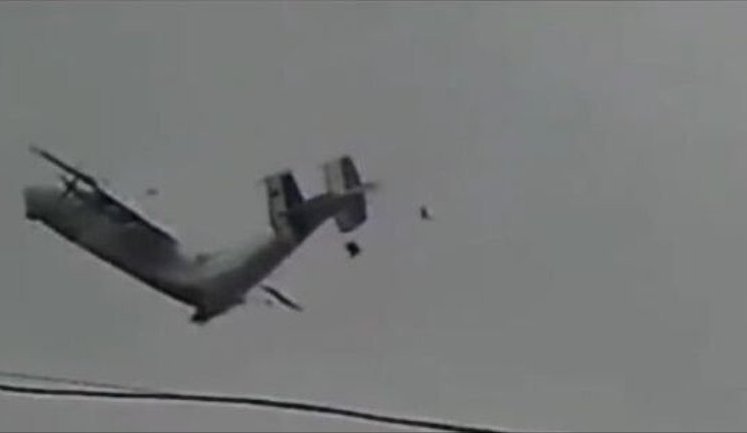 В РФ упал Ан-22 "Антей": тяжелый транспортный самолет развалился в воздухе, все погибли. ВИДЕО