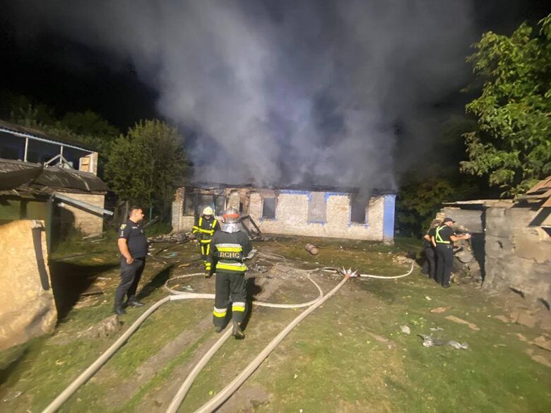 Наслідки атаки РФ на Київщину: Постраждали 3 особи, понад 6 будинків пошкоджено через падіння уламків 04
