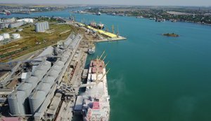 Росія атакувала іноземне судно в Чорноморську, є поранені