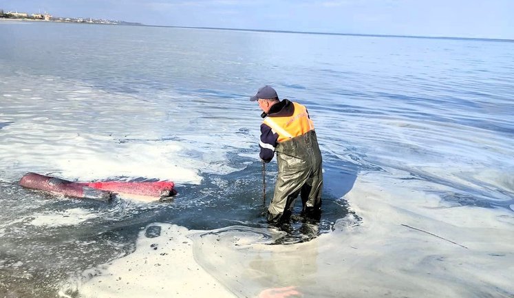 Море в олії, птахи у пастці: Чорноморськ після російської атаки. ВІДЕО+ФОТОрепортаж