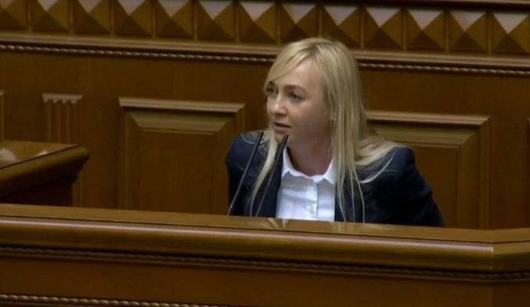 "Вы покрываете зло, а теперь из себя святош корчите", - нардеп "Голоса" Устинова об инициировании фракцией "СН" внеочередного заседания Рады по протестам под ОП