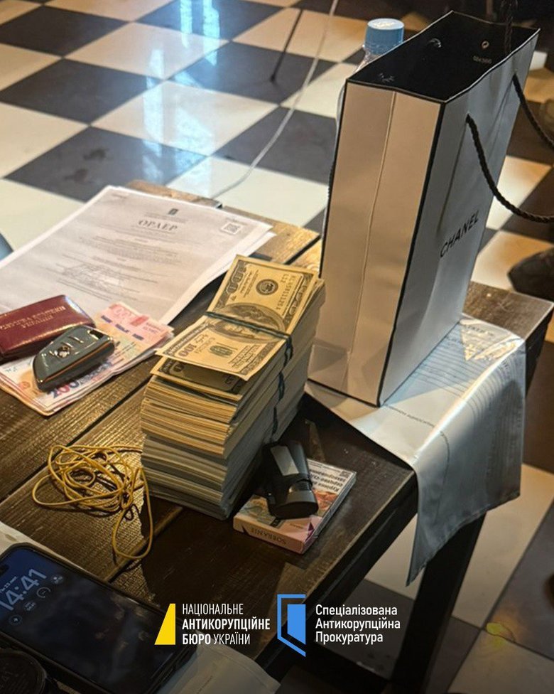 Посадовця СБУ викрили на хабарі у 64 тисячі доларів: подробиці