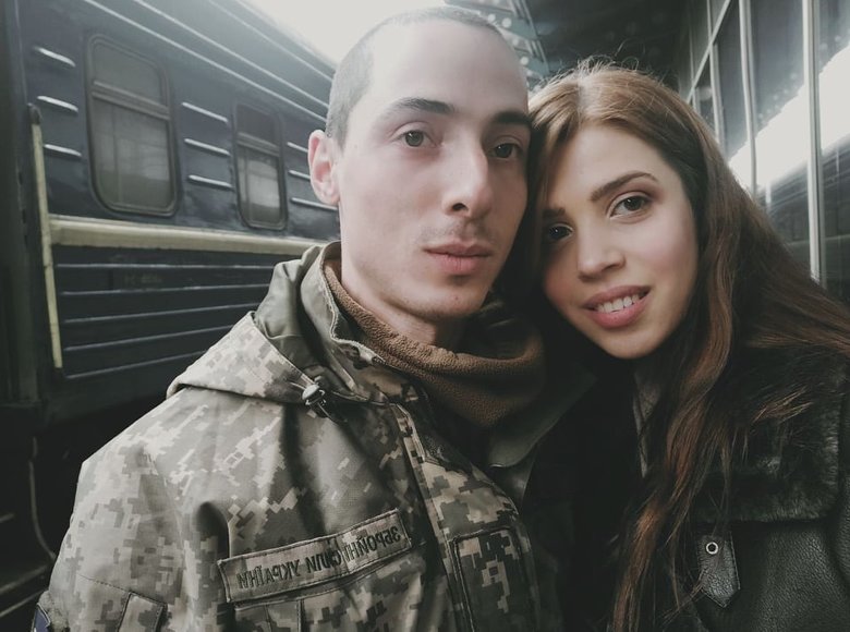 Боєць 72 бригади, видавець Олександр Андрієвський: В Україні читають дуже мало людей, ще менше – купляють книжки. Якась частина - орієнтована на російську контрабанду 08