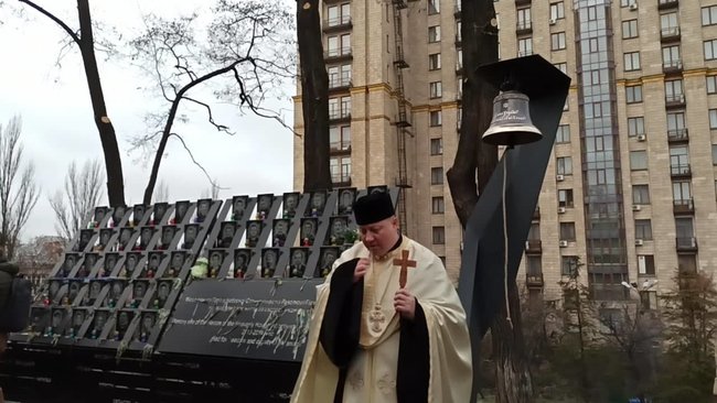 На аллее Героев Небесной Сотни установили Колокол Достоинства 14