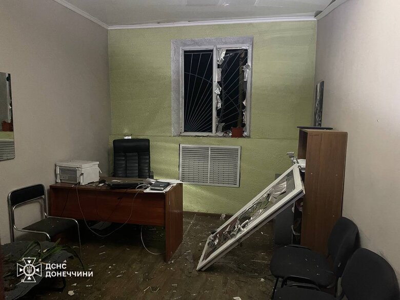 Пожежна частина після авіаудару по Селидовому