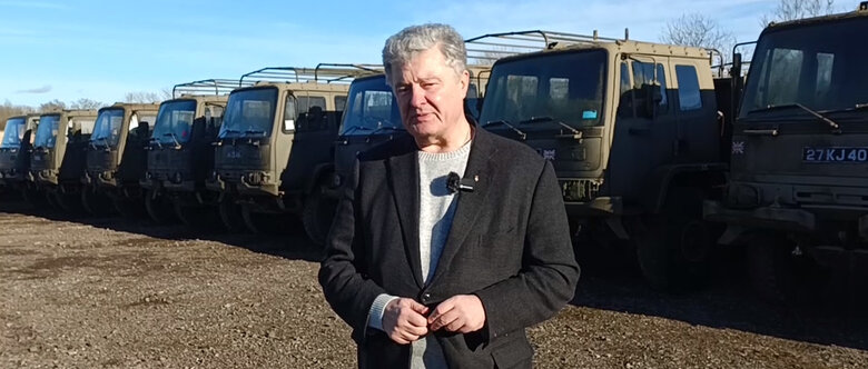 Петро Порошенко у Британії купує вантажівки DAF для ЗСУ