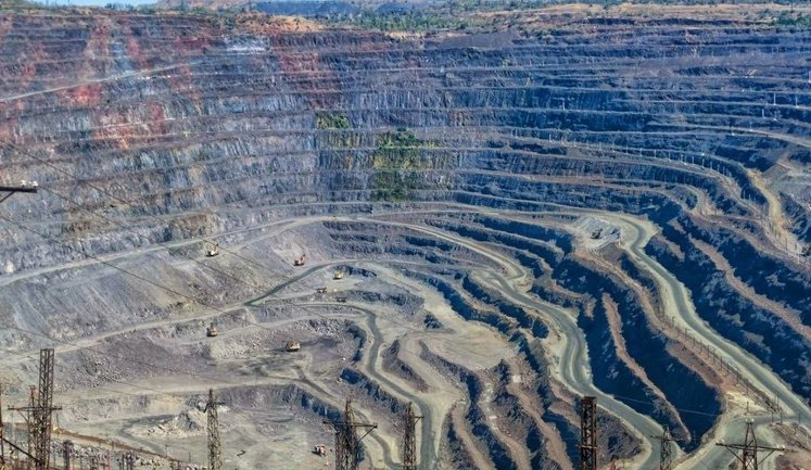 Південний гірничо-збагачувальний комбінат призупиняє видобуток через атаки Росії на судна