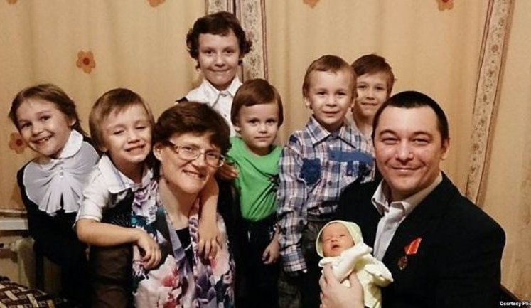Seven children of Russian woman accused of high treason for calling Embassy of Ukraine might be taken away from her husband. PHOTO