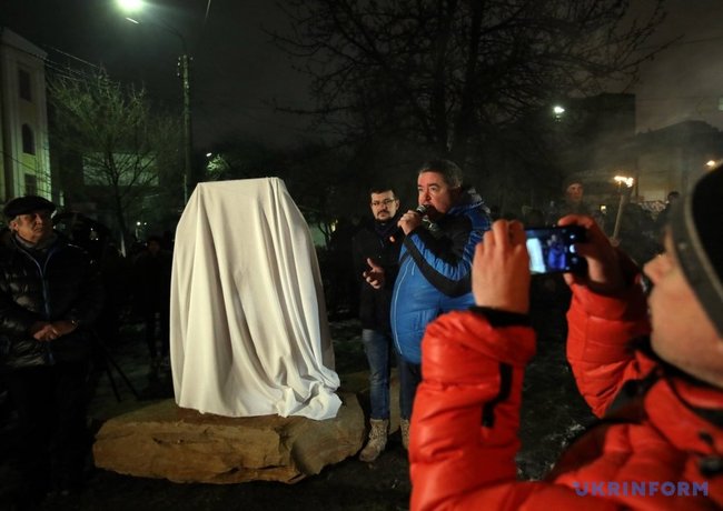 Памятник Героям Крут у Києві встановили у місці, звідки 100 років тому студенти і гімназисти вирушали на бій 04 Памятник Героям Крут у Києві встановили у місці, звідки 100 років тому студенти і гімназисти вирушали на бій 04