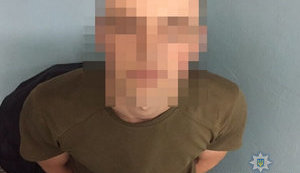 Поліція затримала в столичному метро чоловіка з гранатою і набоями. ФОТО