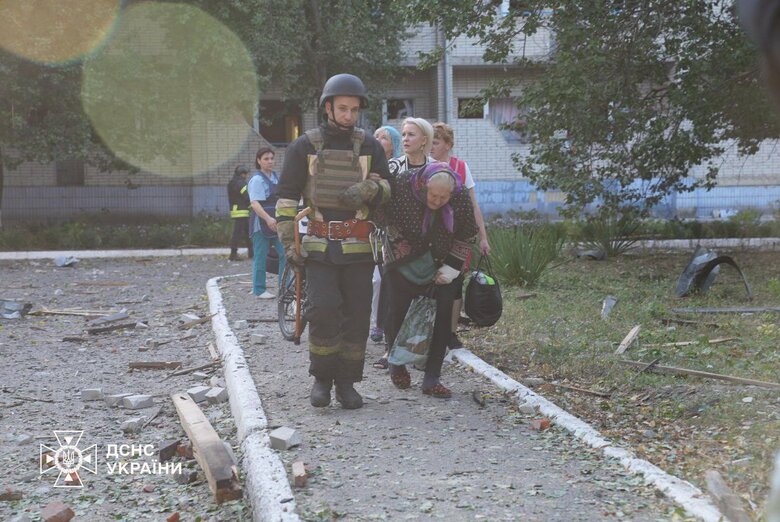Одна людина загинула внаслідок удару по пансіонату в Сумах