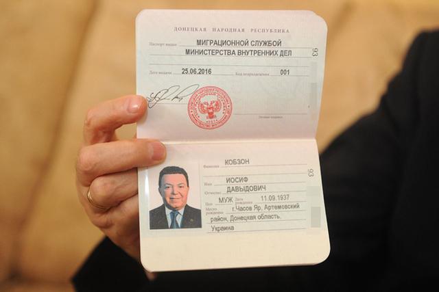 Кобзон отрицает наличие у него "паспорта ДНР" 02