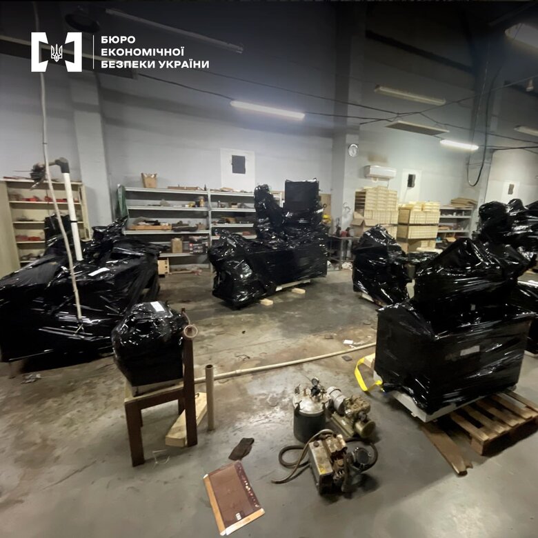 БЕБ вилучило лінію для виготовлення нелегальних сигарет у Києві