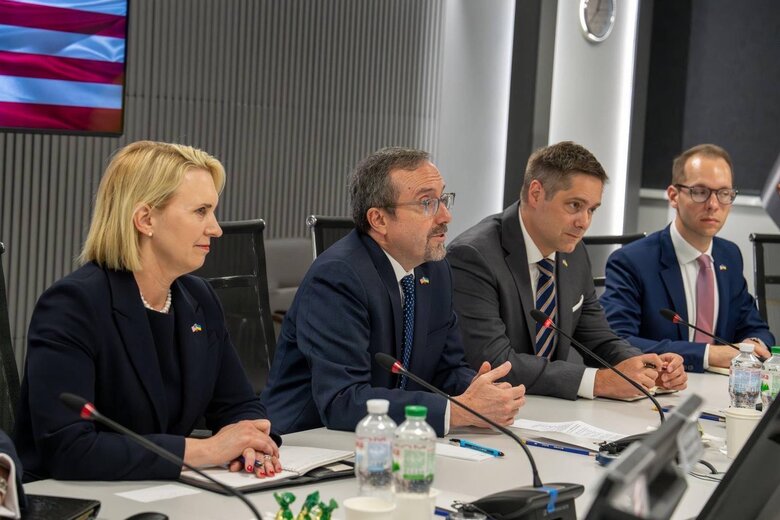 Умєров обговорив із заступником держсекретаря США ситуацію на полі бою та нагальні потреби ЗСУ