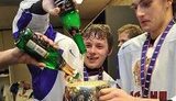 Молодежная сборная РФ по хоккею из-за пьянства не может вылететь на родину - СМИ