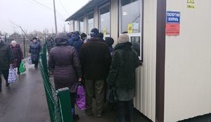 РФ блокирует открытие автомобильного пункта пропуска в Золотом и не дает согласия на ремонт пешеходного моста возле КПВВ "Станица Луганская", - Черныш. ФОТОрепортаж