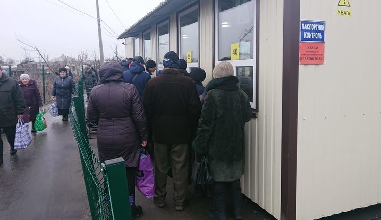 РФ блокирует открытие автомобильного пункта пропуска в Золотом и не дает согласия на ремонт пешеходного моста возле КПВВ "Станица Луганская", - Черныш. ФОТОрепортаж