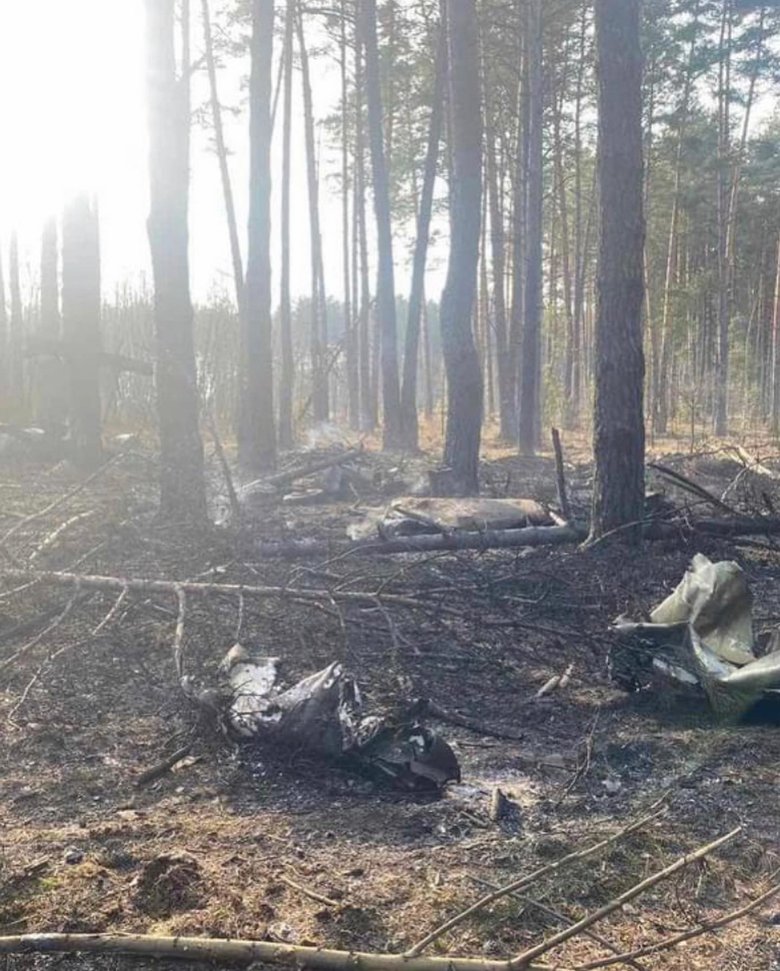 Пілот ЗСУ Матуляк зміг відвести падаючий літак від населеного пункту, чим врятував життя сотень людей на Київщині 02