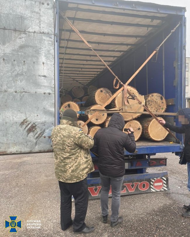 На Кіровоградщині блоковано багатомільйонну схему контрабанди деревини, організовану чиновниками Держлісагентства, - СБУ 02