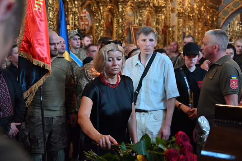 Із полковником, депутатом Київради від ЄС Сергієм Ільницьким (Сокіл), який загинув у бою проти рашистів у лавах піхоти 28 ОМБр, попрощалися в Києві 21